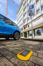 Parking sensors show the Smart Poles free parking spaces