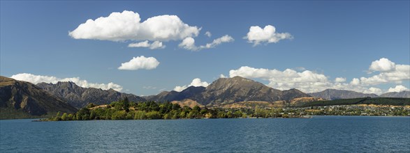 Lake Wanaka Lake in summer