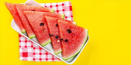 Pieces of watermelon in bowl on color background