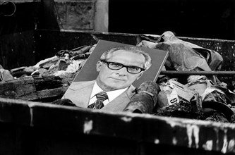 Official Honecker portrait in a waste container