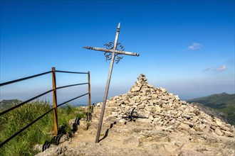 Cross on summit of Puy Mary