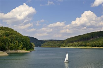 View of the Hennesee with sailing boats