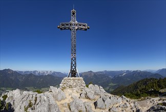 Franz Josef Kreuz am Berggipfel