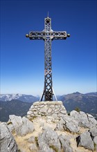 Franz Josef Kreuz am Berggipfel