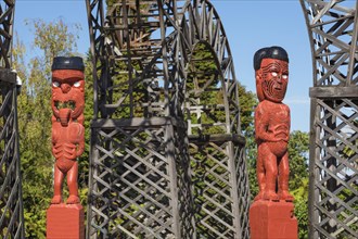 Maori wooden figures in Government Garden
