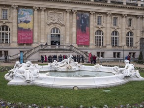 Square Jean Perrin Fountain and the Grand Palais