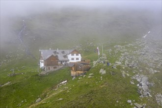 Furtschaglhaus bei Nebel