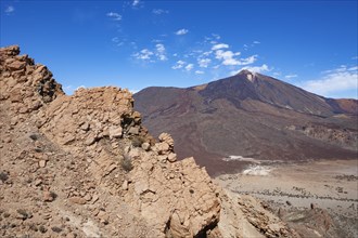 View from Sombrero de Chasna to the Canadas with the Teide