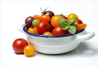 Various cherry tomatoes in bowl