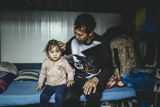 Father with his daughter in the camp of Moria