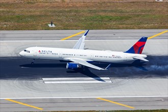 An Airbus A321 of Delta Air Lines with registration number N366DX at Los Angeles Airport