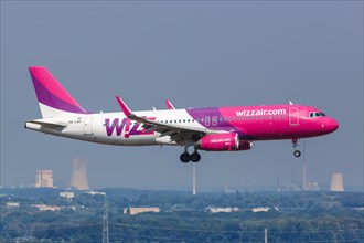 An Airbus A320 aircraft of Wizzair with the registration HA-LWX at Dortmund Airport
