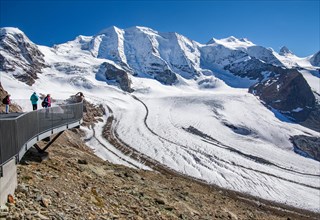 Panoramic terrace on the Diavolezza with Piz Palue and Persglacier
