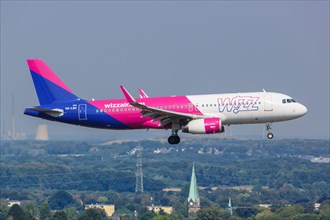 An Airbus A320 aircraft of Wizzair with the registration HA-LWU at Dortmund Airport