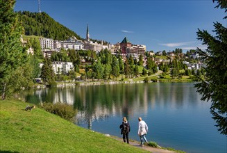 Lakeside promenade with village view over the St