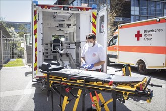 Paramedic cleans stretcher in front of Agatharied hospital
