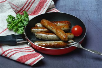 Nuremberger Rostbratwurstchen in pan