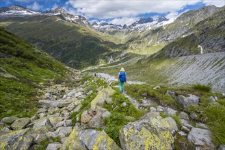 Hiker on the descent from the Schoenbichler Horn to the Berliner Huette