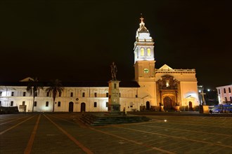 Monument of Mariscal Sucre in front of the church Iglesia de Santo Domingo at night