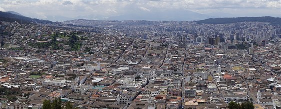View over the capital from the viewpoint Mirador de Panecillo