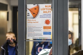Campaign poster Nur Lueften hilft der Schuelerfirma energyECO at Robert-Havemann-Gymnasium in Karow