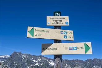 Signpost at the summit of the Aiguillette de Poisettes