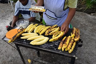 Grilled bananas at the weekly cattle market