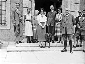 Paul von Hindenburg with his family on the Neudeck estate