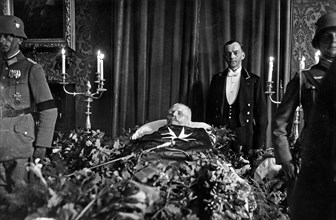 Paul von Hindenburg lying on his coffin