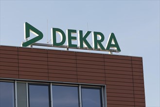 Logo of the testing company Dekra AG on the building