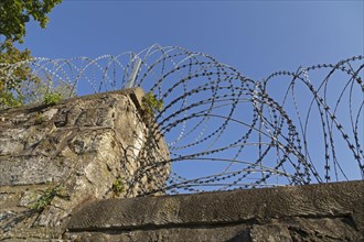 NATO wire for the security of the prison in Hildesheim