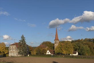 Former school building with the St. Egidien church