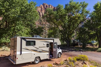 Motorhome in front of mountains at Watchman Campground