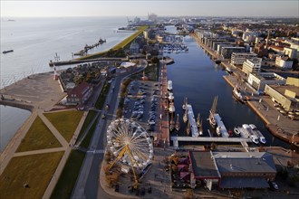 Panorama of the Havenwelten with Ferris wheel from above