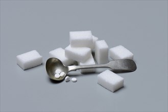Sweetener tablets and sugar cubes
