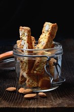 Cantucci in glass