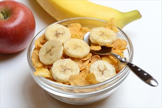 Peel with cornflakes and banana slices