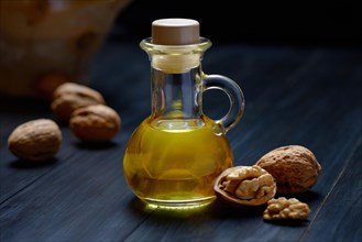 Walnut oil and walnuts