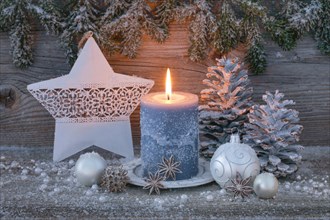 Natural advent decoration with burning candle and star