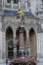 Loewenbrunnen in front of Ulm Cathedral