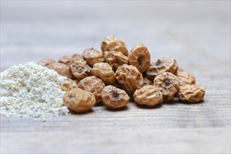 Tigernuts and tigernut flour