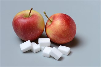 Apples and sugar cubes
