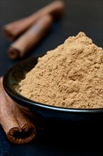 Cinnamonpowder and rods
