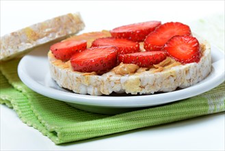 Corn and rice wafer topped with strawberries and peanut butter