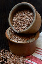 Linseed in ceramic pots