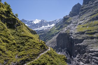 Hiking trail from Grindelwald to Schreckhornhuette