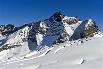 Snowy mountain peak Egginer