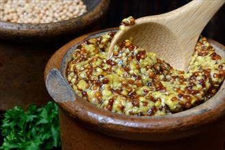 Coarse-grained Dijon mustard in pots