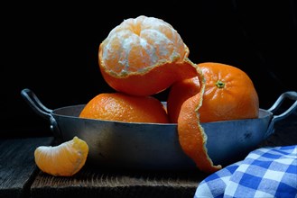 Clementines in a pan