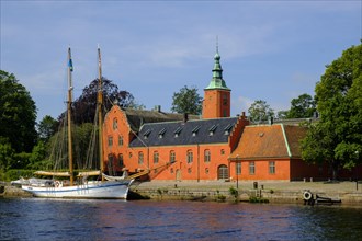 Sailing ship Najaden in front of Halmstad Castle